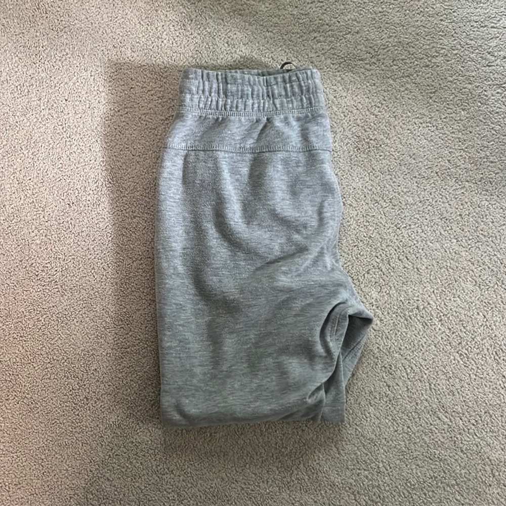 Grey sweatpant joggers for men or women, good for workouts or other stuff.